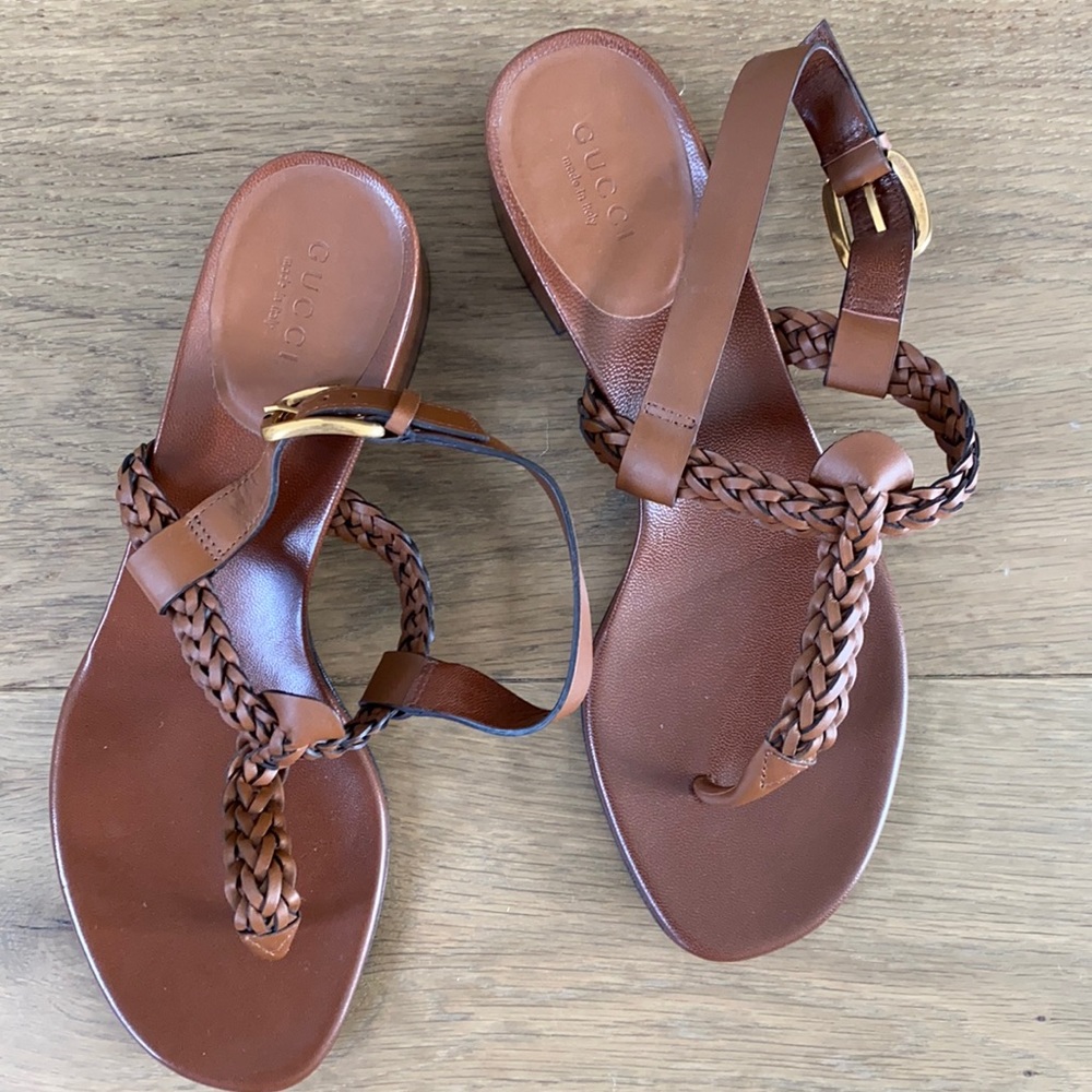 EUC Gucci t strap sandals